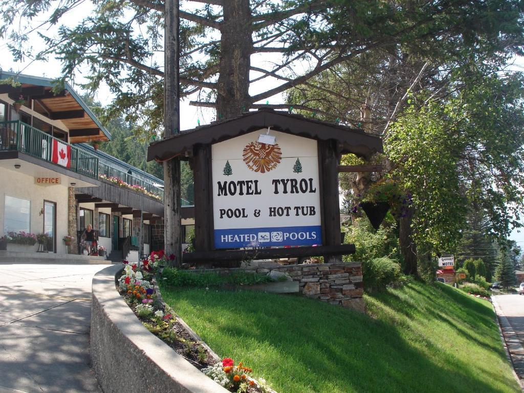 Motel Tyrol Radium Hot Springs Exterior photo